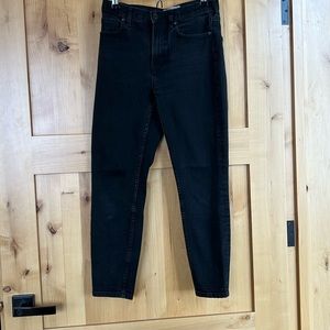 Everlane high rise skinny jeans in washed black. Size 28 ankle length.